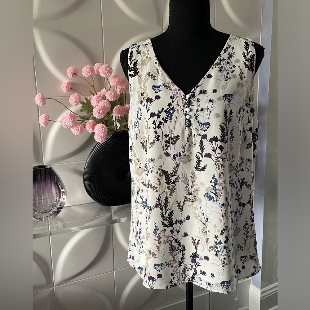 White House Black Market Women's Sleeveless Botanical Blouse Size Medium